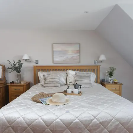 4 Glendorgal Sands, Newquay *