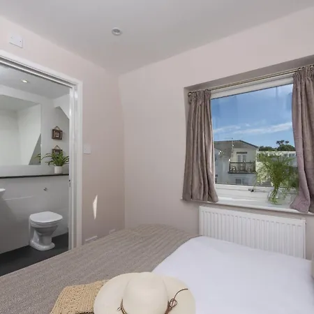 4 Glendorgal Sands, Newquay