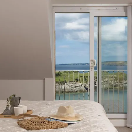 4 Glendorgal Sands, Newquay *