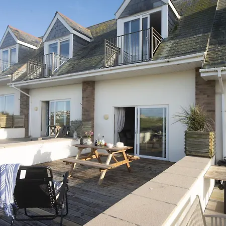 4 Glendorgal Sands, Newquay